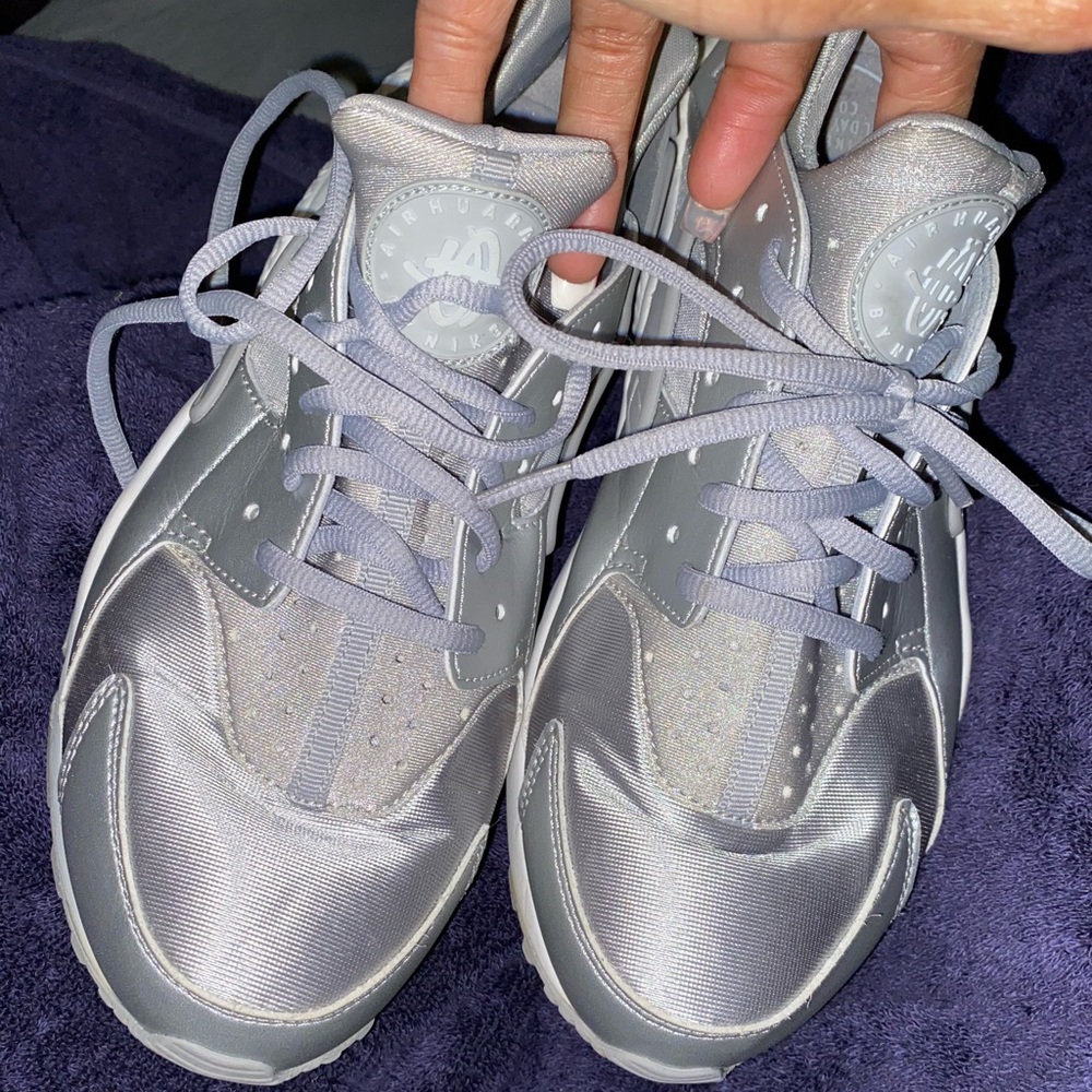 Nike Huaraches Silver